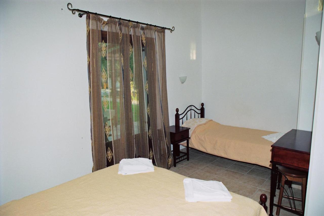 Razi Beach Lefokastro Exterior photo