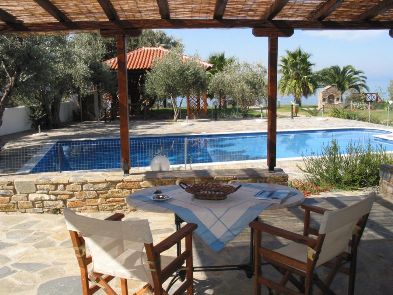 Razi Beach Lefokastro Exterior photo