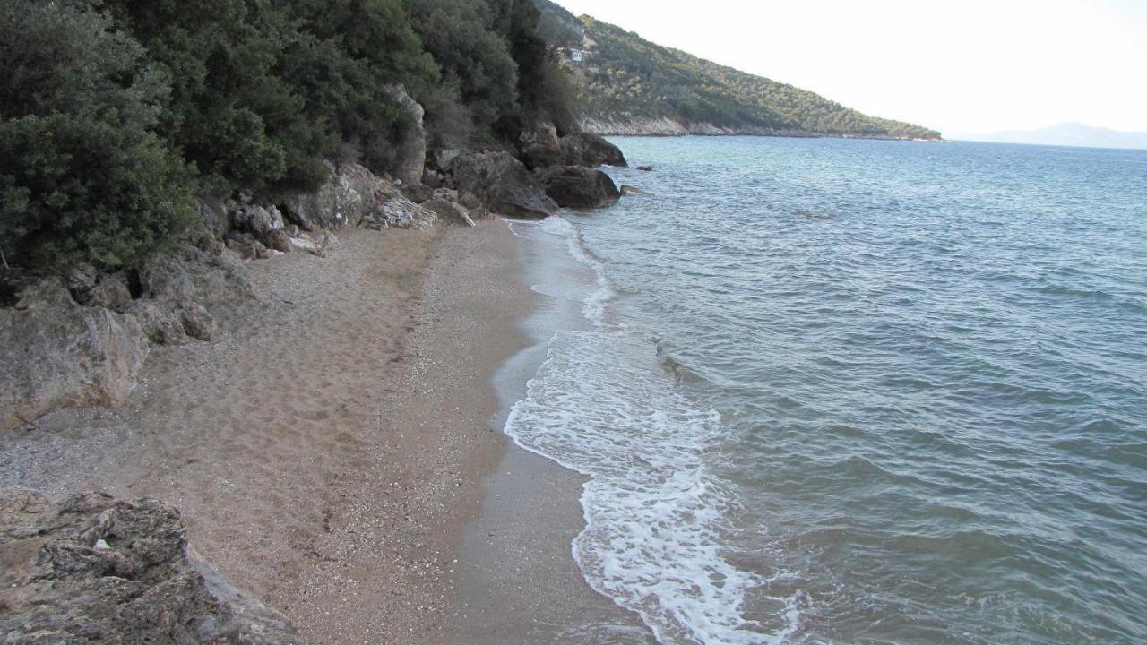 Razi Beach Lefokastro Exterior photo